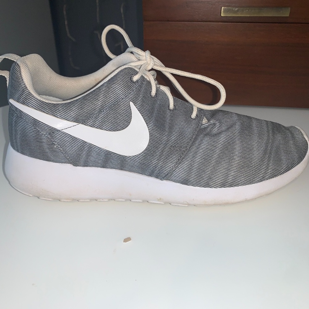 Nike Roche One Running Shoes